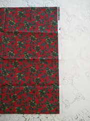 Christmas Floral Ivy & Holly on Red VTG Cotton Quilt Fabric 18×22″ BTFQ