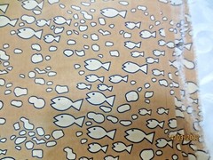Vintage 2 yds x 60″ Very FUNKY cartoon-like fish on Brown silky synthetic fabric