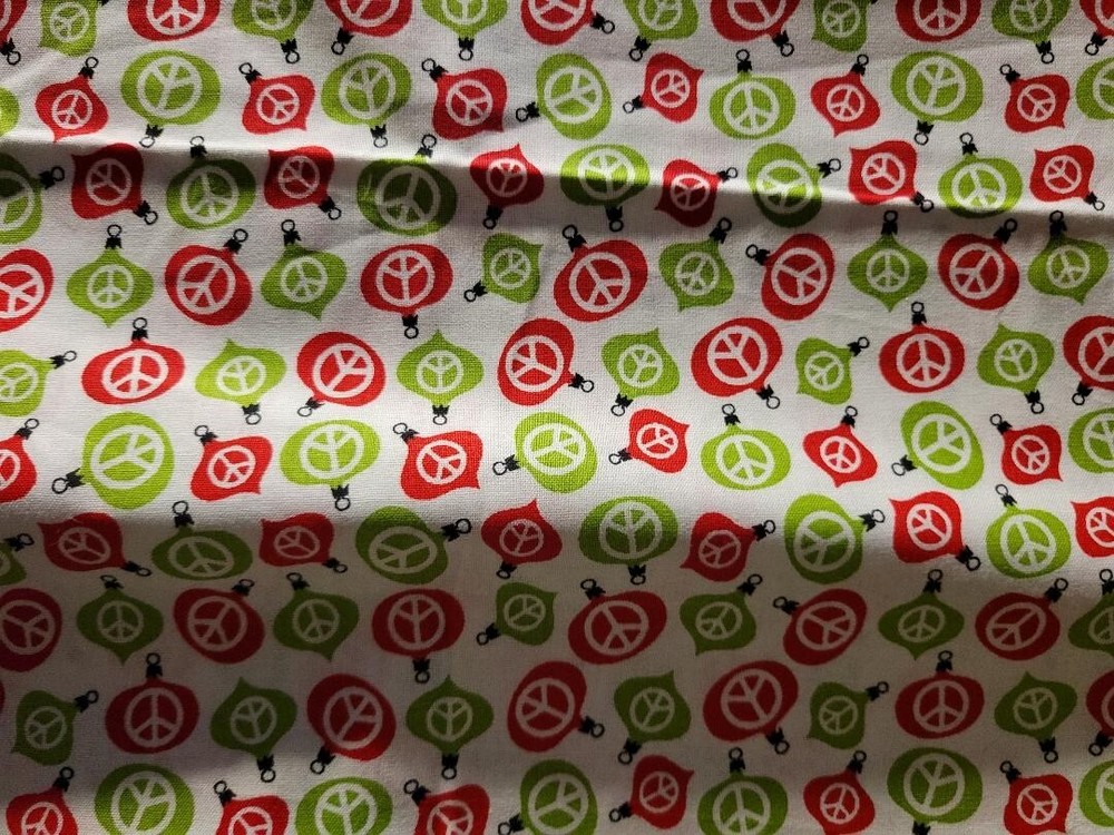 Cotton Fabric. Red/Green Bulbs on White. Pre-cut at 1 yd 10″