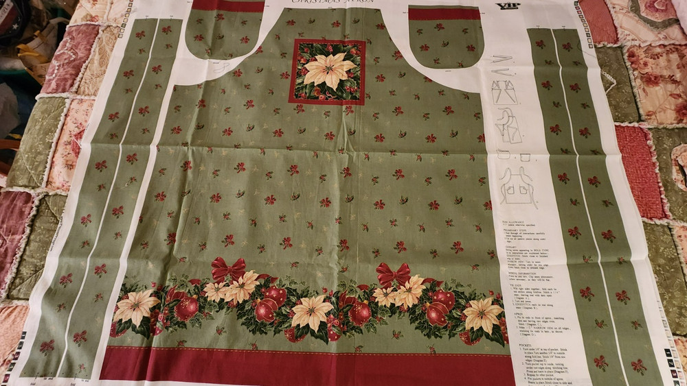 VIP Cranston Christmas Apron panel green with rep Pointsettias