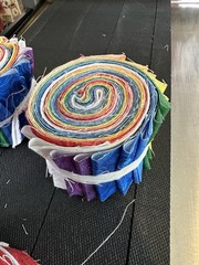 18 PC 2.5″ Jelly Roll Strips Die Cut Beautiful Mix, Jewel Colors