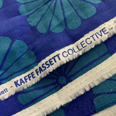Kaffe Fassett PWGP183 Damask Flower Blue Fabric 288″ x 42″ Approx 9.3yds