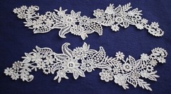 Gorgeous vintage NOS Floral Guipure Venise lace applique (1 pair) Cream color