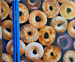 Loads Bagels realistic food cotton quilting fabric bhy x 43″ w yummy breakfast