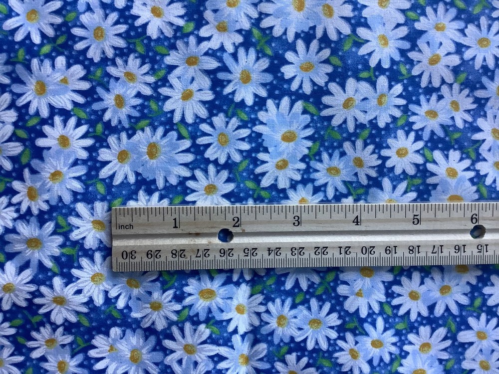 FAbric Traditions Blue & White DAISY Floral Print 100% Cotton 1 yard
