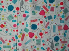 RETRO SEWING ITEMS PIN CUSHIONS SCISSOR THIMBLE THREAD WHITE COTTON FABRIC FQ