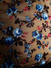 VTG Shades of Blue & Red Florals on Caramel Brown 44″x21