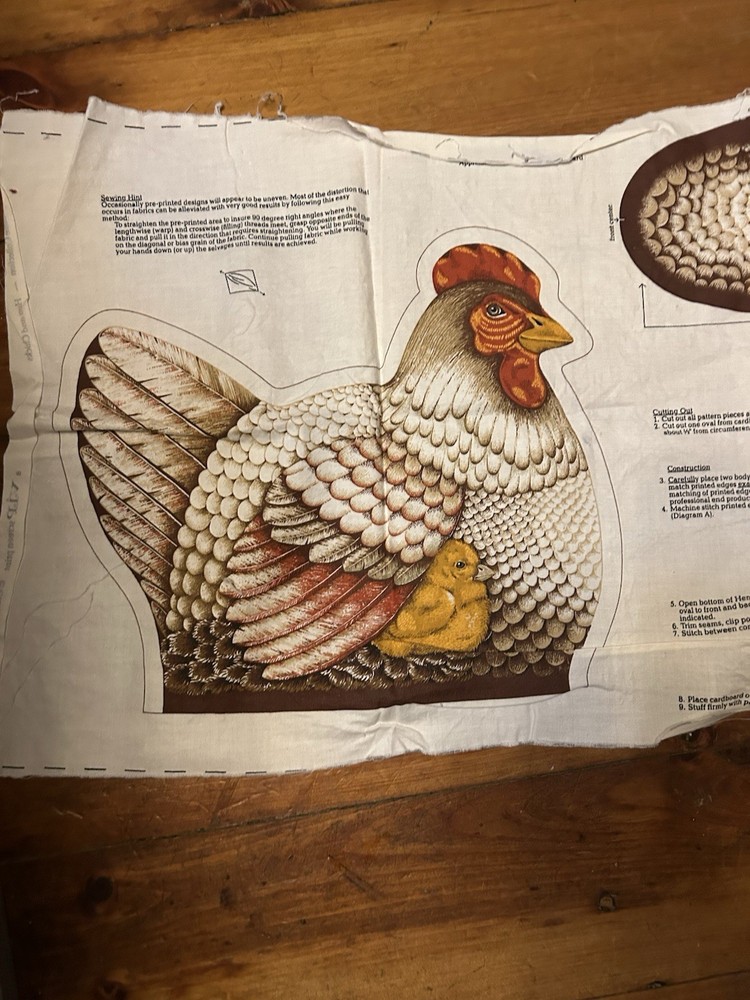 VINTAGE VIP CRANSTON PRINT WORKS CUT & SEW PREPRINTED HEN & CHICKS PANEL – BROWN