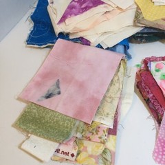 1 Pound 9 Ounces Cotton Print Fabric Quilt Scraps Leftovers N
