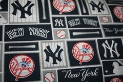 New York Yankees Fabric 1/4 yard Cotton Baseball Bats Logo Sports 9″ x 44″ MLB+