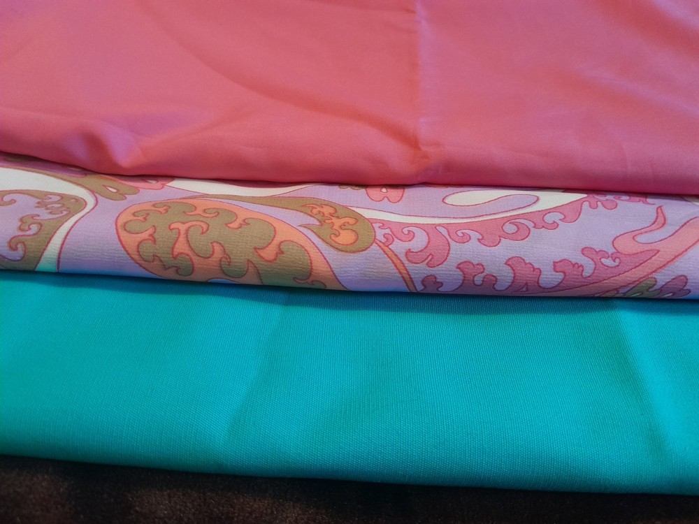3 FABRIC LOT LIGHT TO MEDIUM WEIGHT 2 SOLID 1 PAISLEY