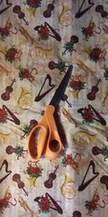 🎻 FQ WINTER GARDEN INSTRUMENTS 🎻 Holiday Christmas Cotton Fabric (18″x22″)