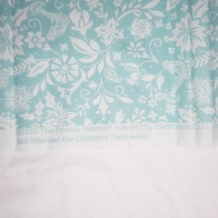 5 Pioneer Woman Seasonal Fat Quarters Mazie Bird Toss White on Mint 100% Cotton