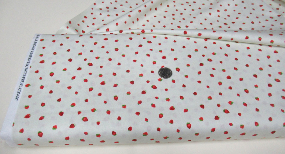 Timeless Treasures quilt-craft fabric MINI STRAWBERRIES cream 2 yds (cd-3407)