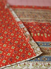 Vintage Border Print Fabric Flowers Beige Red Blue 1 Yds 21″ L x 41″ W Cotton