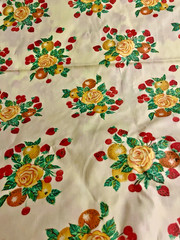 VTG YELLOW Polished Cotton Yellow Roses Strawberries & Oranges BTHY