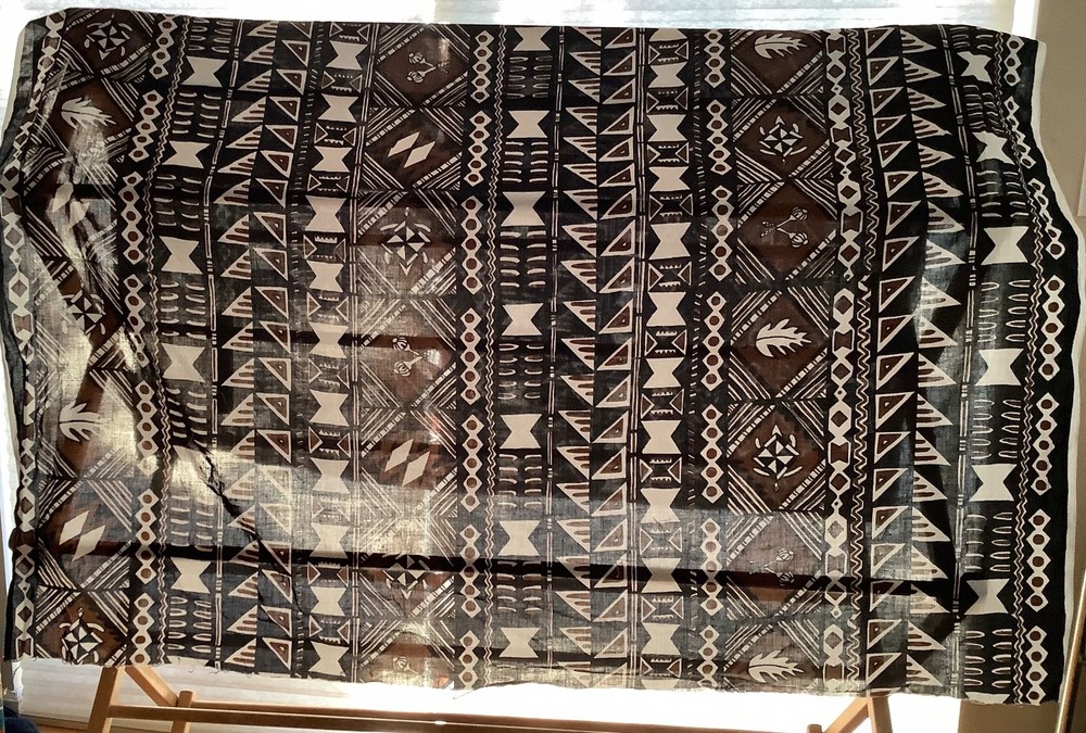Preown never-used fabric remnant 40in x 52in, Hawaiian-inspired design, brn-wht