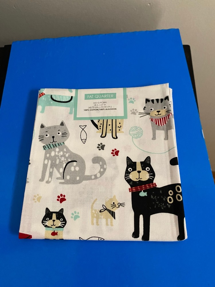 BRAND NEW CREATE IT 100% COTTON PLAYFUL CAT PRECUT SEWING AND CRAFT FABRIC 18X21