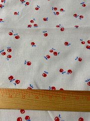 Vintage cotton/poly blend fabric-red apples on white 1 yd 19″ x 44″