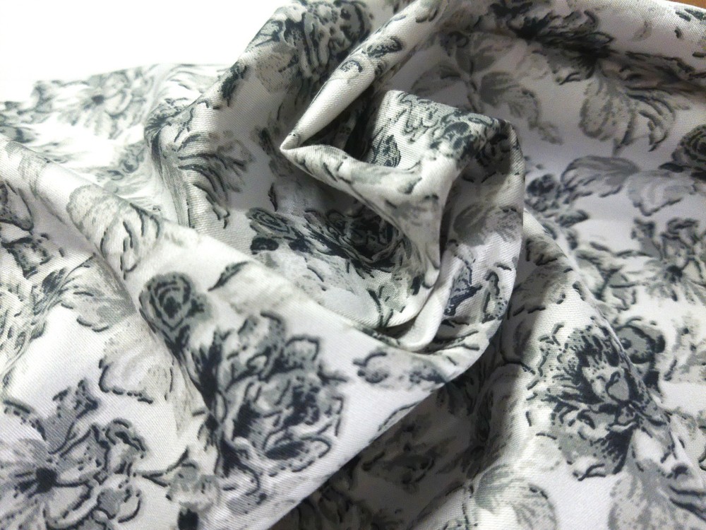 LAST! Cotton Sateen Lawn~Floral Toile Print~Shades Gray/Black/Wt~10″x60″~Dolls