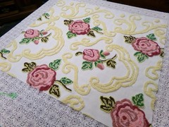 Shabby Pink Rose Vtg Chenille Bedspread Fabric Dramatic Scrollwork 25″ x 23″