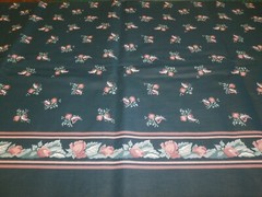 DARK GREEN w PINK ROSEBUDS DBL BORDER COTTON FABRIC 45″ W X 160” / 4 YARDS