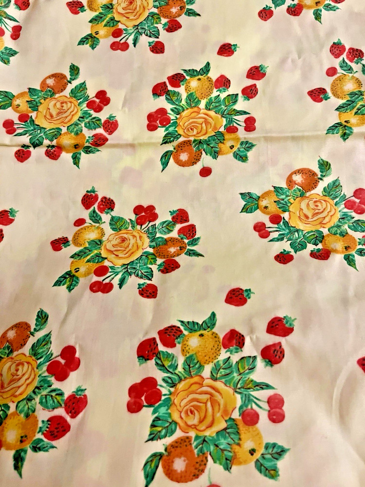 VTG YELLOW Polished Cotton Yellow Roses Strawberries & Oranges BTHY