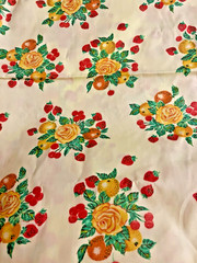 VTG YELLOW Polished Cotton Yellow Roses Strawberries & Oranges BTHY