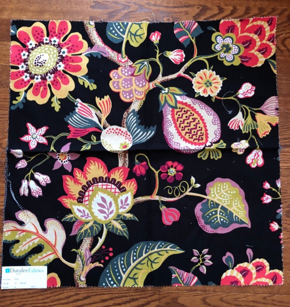 DURALEE Bold Floral in Midnight 25″ Cotton Fabric Sample