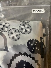 Fabric Lot 3 Yds 8 Ins 58 W Blk Gray White Abstract Polyester Apparel Fabric