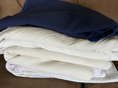 Vintage Double Knit table covers 4- white & 1 navy Blue Lot of 5 RUGMAKING