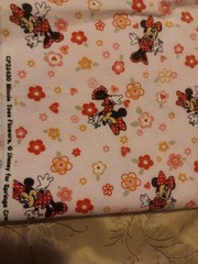 VTG 2010 Disney Minnie Toss Flowers Spring Industries Flannel Fabric 2 Yds Pink