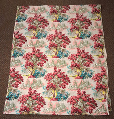 6 YARD PIECE OF 45″ WIDE HEAVY UPHOLSTERY FABRIC – VINTAGE PATTERN / DESIGN