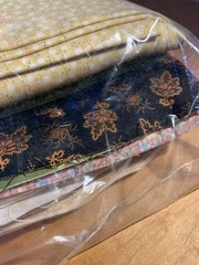 The Country Spool Tulips & Tossed Greens Simple Seasons by Kim Diehl Fabric Bund