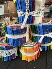 18 PC 2.5″ Jelly Roll Strips Die Cut Beautiful Mix, Jewel Colors