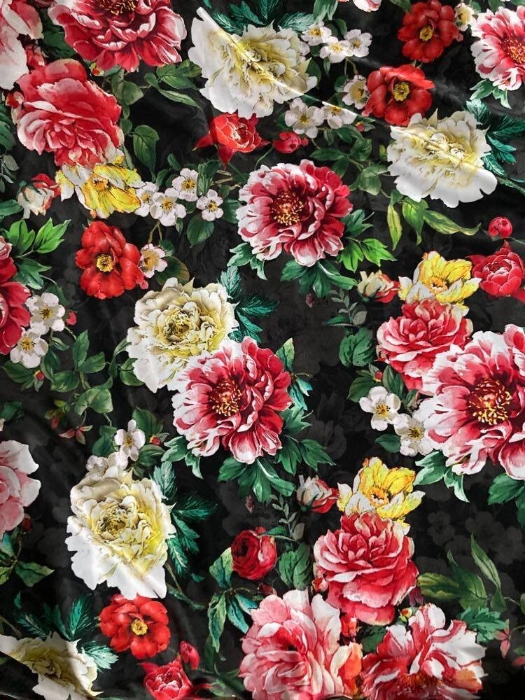 Authentic Top Italian designer made in Italy, silk luxury fabric 120 x 146 cm