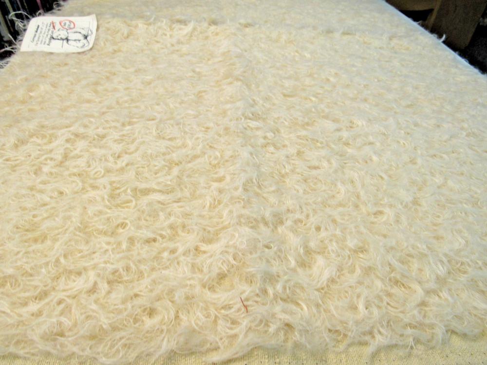 GERMAN CREAM CURLY FLUFFY MATTED MOHAIR FABRIC FOR MAKING TEDDY BEARS 18″ X 27″
