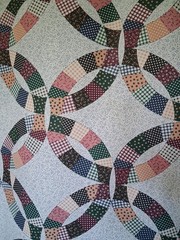 Beautiful Double Wedding Ring Cheater Quilt Fabric 90″ Wide BTY