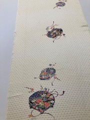 Vintage Japanese kimono silk fabric / smooth weave, white base, box D48
