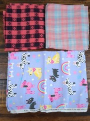 lot of Fabric 1lb 7oz quilting animal not measured