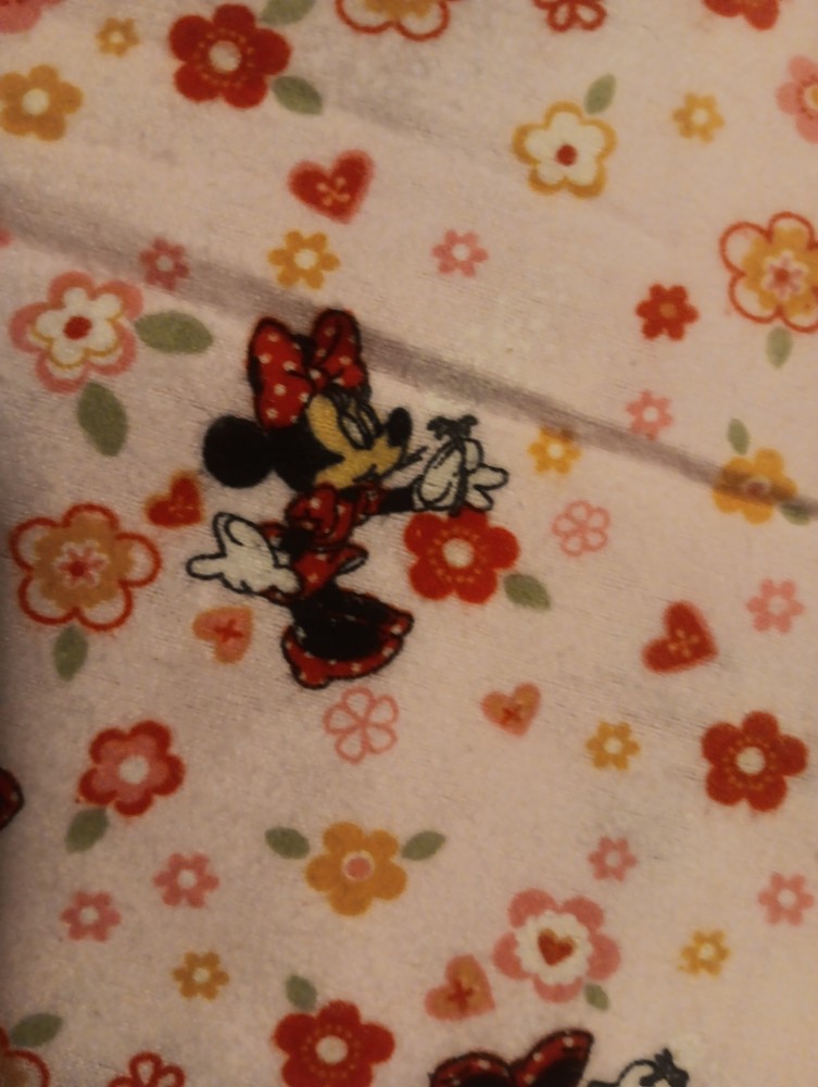 VTG 2010 Disney Minnie Toss Flowers Spring Industries Flannel Fabric 2 Yds Pink