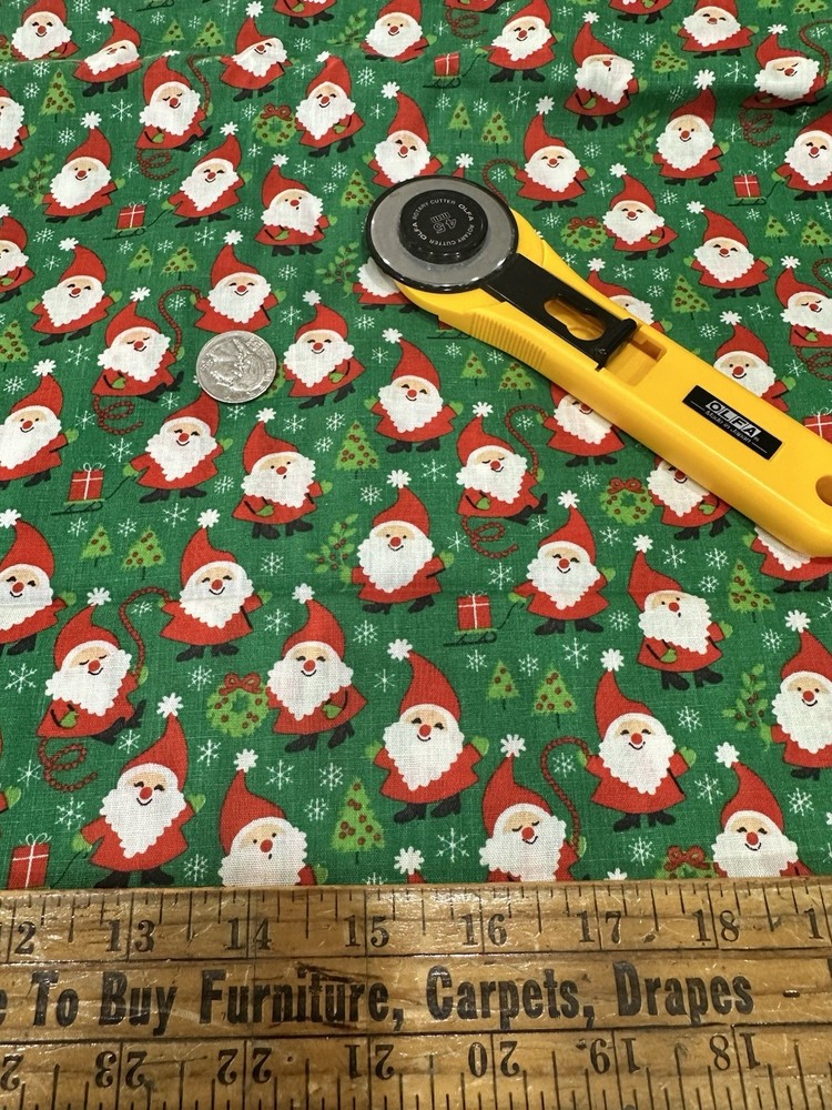 RARE 1981 HALLMARK SANTA HOLIDAY CHRISTMAS VTG. VINTAGE COTTON FABRIC BTHY