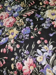 VTG HTF Flowers On Black Polycotton One Way Stretch Fabric 4.25 Yrds X 65″Wide