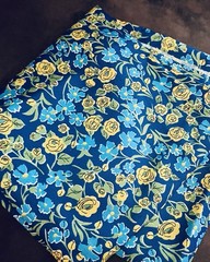 VTG `71 Klopman Mills Yellow & Blue Floral on Navy Rayon/Cotton Blend 44″ X 92″