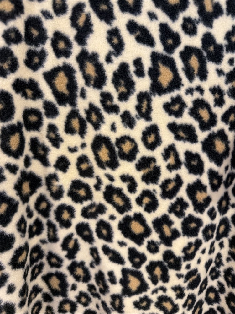 Premium fleece Cheetah/Leopard/Big Cat print 60” X 108” Nice Quality