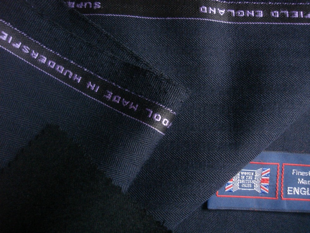 45% WOOL & 55% POLYESTER SUITING/JACKETING FABRIC MADE IN ENGLAND = 3.4 m.