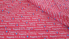 VTG 1997 DAISY KINGDOM Raggedy Ann & Andy Allover Words RED SBTY 1 X 44″ NEW