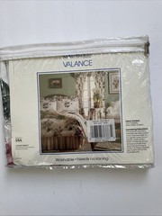 Vintage fabric Country Inn by Stevens prepackaged fabric 3 @ 45 x 108 & valance