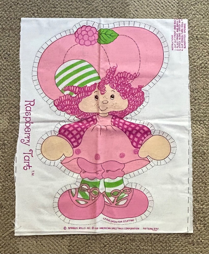 VINTAGE RASPBERRY TART CUT AND SEW PILLOW COVER 5717 1981 UNCUT