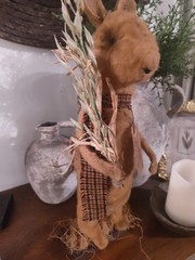 Grungy Primitive Field Mouse for fall scarf with fall prim tag.